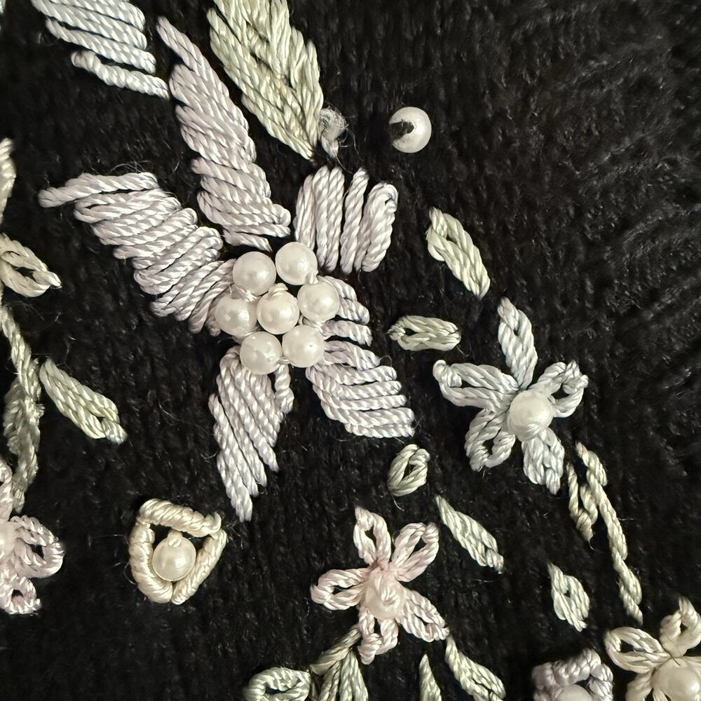 Vintage Victoria Sport Floral Embroidered Pearl Cottagecore Ramie Cardigan Small - Picture 2 of 11